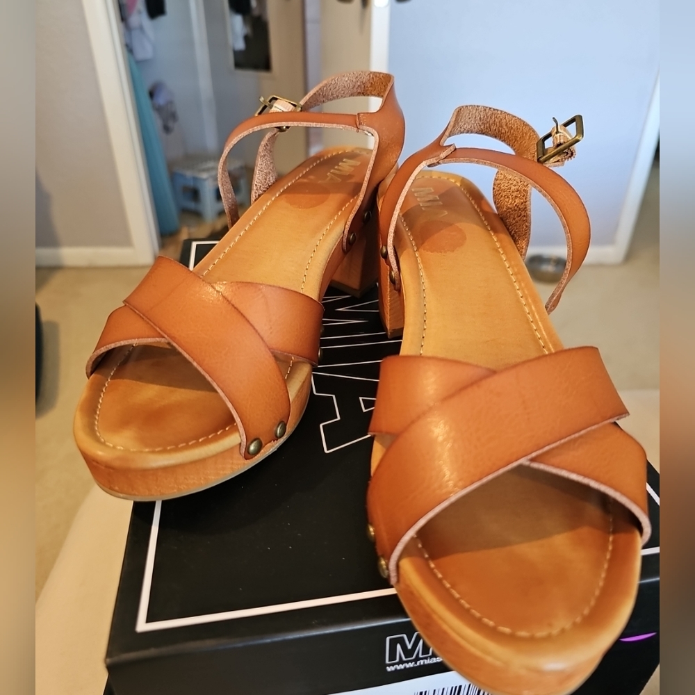 MIA JULIA NAT 8.5 M SANDALS